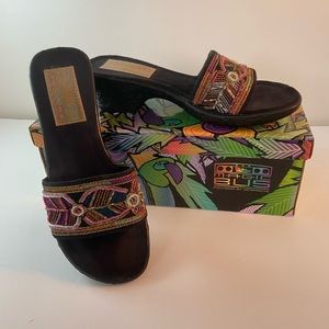 Magic Bus Footwear by Arteffects Women’s Sandals Sixe 7.5 Black Beaded